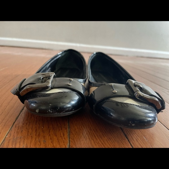 Authentic  Burberry flats - Picture 2 of 6